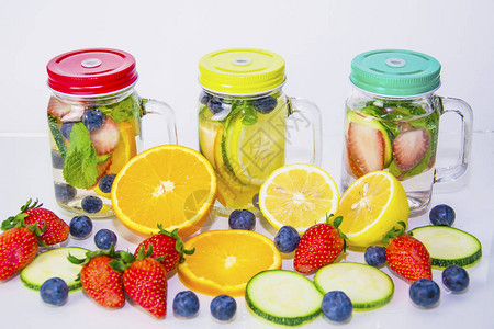 健康饮料由农场有机水果制成图片