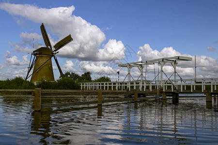 在荷兰旅行小孩堤防的风车景观有19台风车的休闲区旅游图片