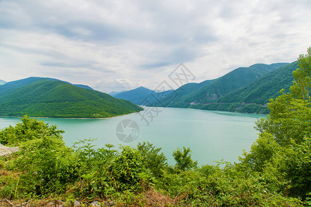 消暑道选格鲁吉亚第比利斯大水库泥豆湖有选背景