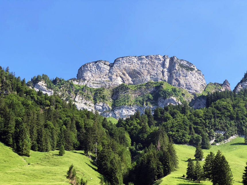 阿尔卑斯山峰Bogartenfirst在Alpstein山脉和Appenzellerland地区阿彭策尔内罗登州图片