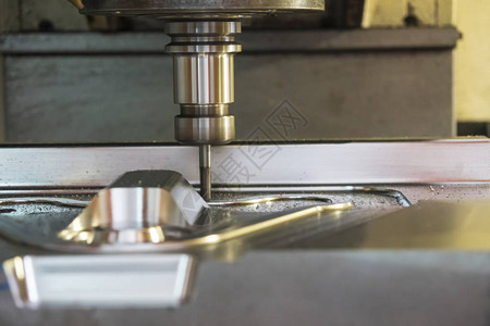 CNC碾磨机用固体半径末端工具切割铸模部分图片