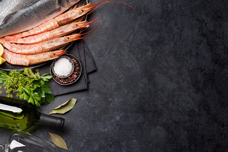 新鲜海萝卜鱼和兰尼古斯蒂诺虾图片