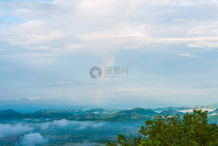 山上清晨日出天空云朵雾图片