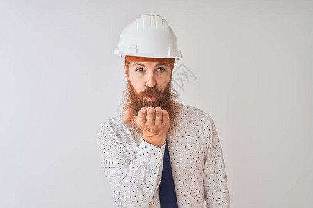 年轻的红发爱尔兰建筑师戴着安全头盔图片