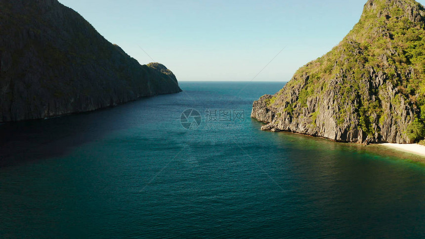 海景与热带岩石岛屿图片