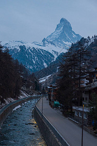 瑞士Matyhorn山峰和瑞士Zerma图片