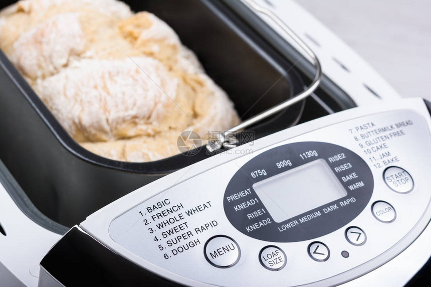 以数字显示在面包机中烤的自图片