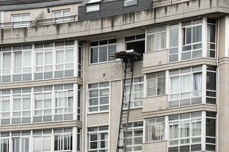 建筑物上的搬迁服务空起降平台在户外工作移动图片