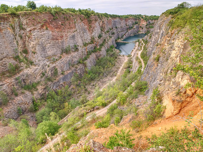 大峡谷或大峡谷弃置多洛米特源矿的采石场图片