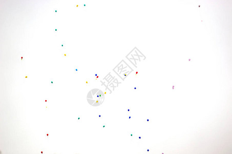 五颜六色的凝胶气球蓝色红色绿色粉红色和黄色在天空中迎着图片