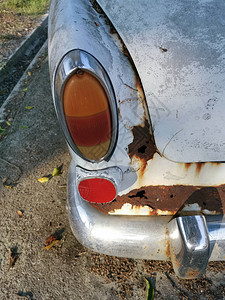 残骸汽车的腐蚀和生锈的表面图片
