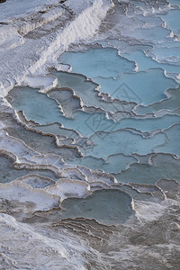 这是温泉沉积的天然沉积岩遗址图片