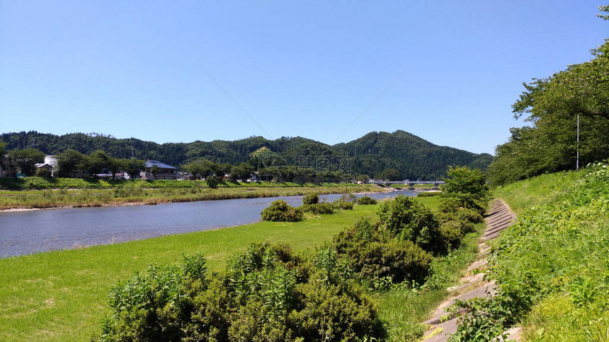 日本秋田县仙北市角馆镇夏季阳光明媚的日图片