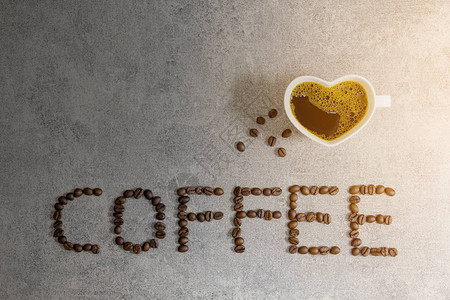 咖啡豆文本和心形咖啡图片
