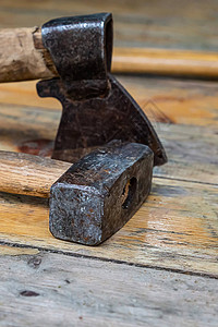 传统手工具x铁锤家庭建房的老旧建筑紧图片