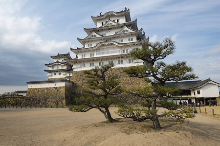 日本关西市喜木二城堡塔顶层的城堡墙图片