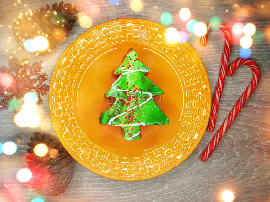 圣诞蛋糕鲜树传统食物甜食和图片