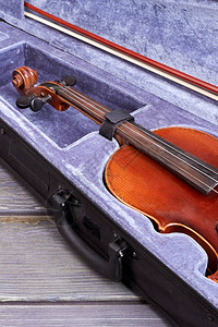 紫丝绒小提琴弦乐器垂直图象古典图片