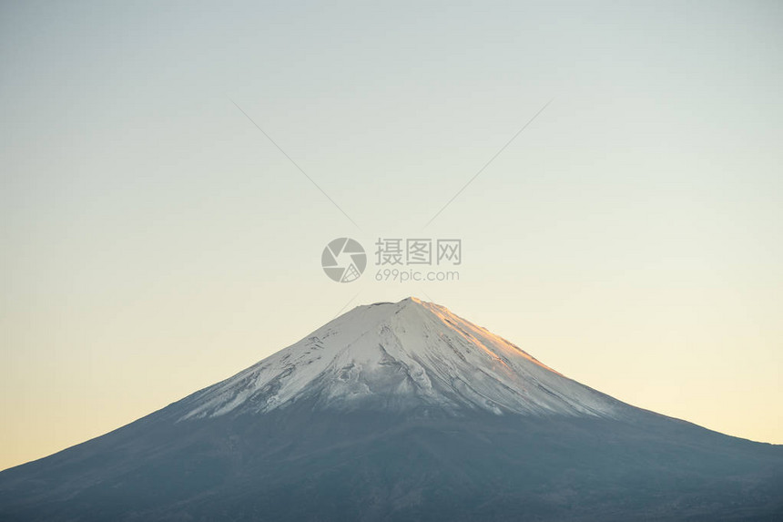 富士山和河口湖景观早上是日本的旅游胜地图片