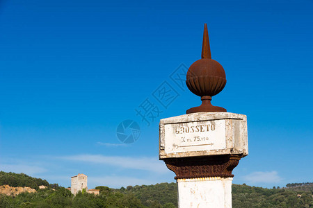 蒙塔伦蒂列柱是意大利托斯卡尼大公利奥波德二世建造的1图片