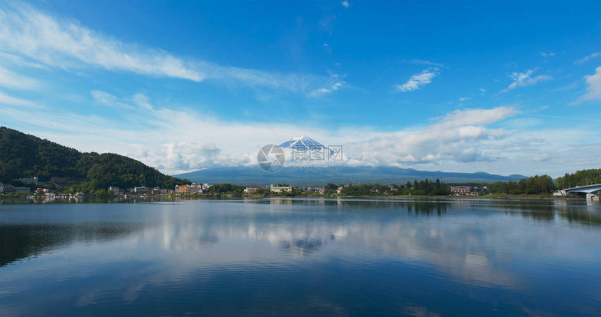 日本河口子的富士山夏时图片