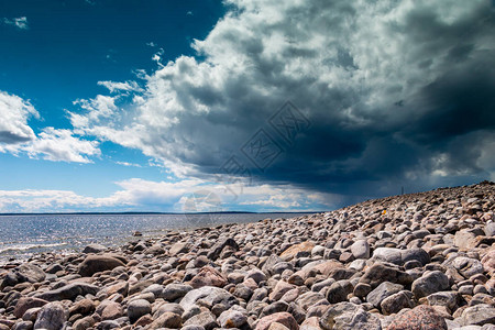在瑞典东岸霍恩斯兰德特半岛的博尔尼亚湾美丽的海岸图片