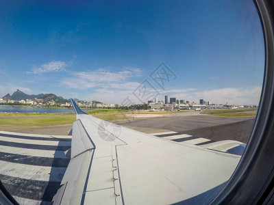 从巴西里约热内卢桑托斯杜蒙特机场的飞机内构想图片