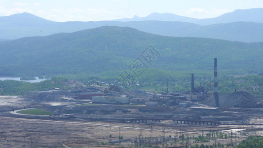 处理废金属的大型工厂影视素材巨大的工厂老金属精炼厂图片