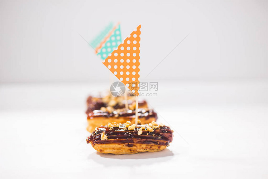 食物甜点和面包机概念带有巧克力装图片