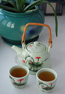 白茶在碗里图片