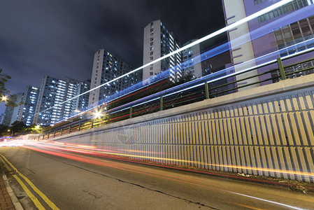 夜间城市交通图片