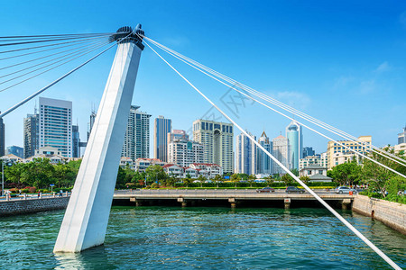 白色现代桥梁青岛奥帆中心图片