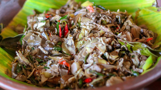 传统的印尼美食Tumisjamur或炒香菇用香料烹制的平菇图片
