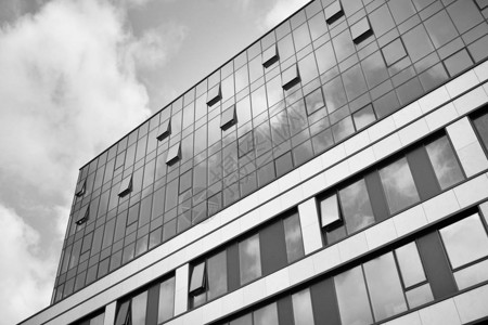 现代办公楼的窗户商业建筑结构黑白两图片