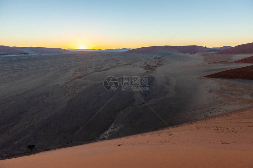 正如在Nambibia的45号沙丘所见图片