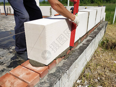 开始在新建筑中建造图片