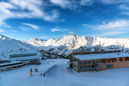 晚上在奥地利Ischgl滑雪度假胜地阿尔图片