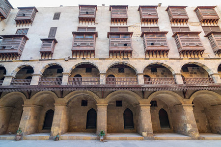Bazaraa历史悠久的Wikala大楼的正面图片