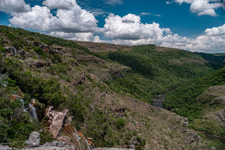 瓜尔特拉峡谷的壮丽景观和壮观的天空图片