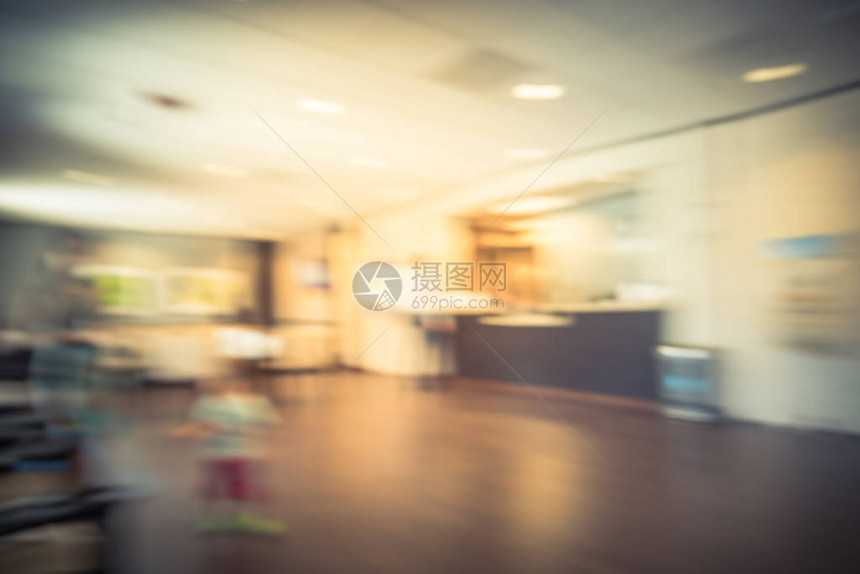 美国德克萨斯州用于预防保健和急慢疾病治疗的初级保健收银台模糊不清医疗中心医院办公室患者候诊图片