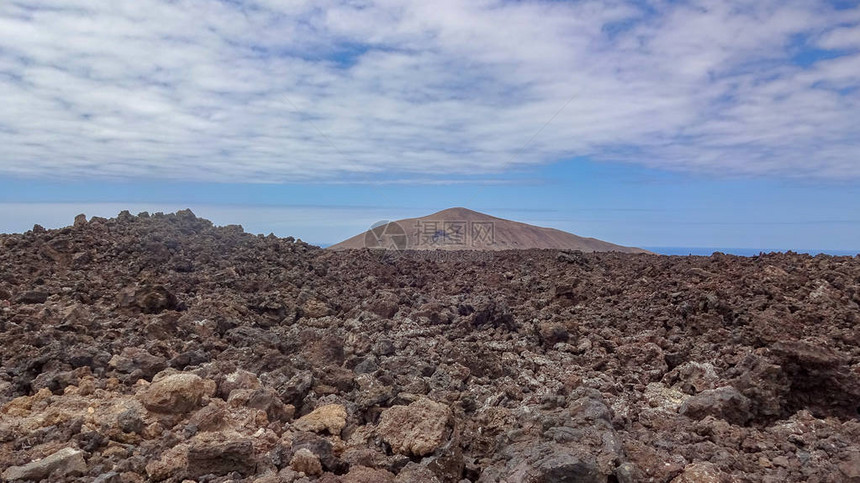 蒂明法亚公园的火山令人惊叹的自然风光和靠近曼恰布兰卡地方的城市通往火山的道路和图片