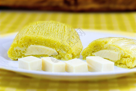 帕莫尼亚玉米甜巴西奶酪配奶油和煮玉米典型的巴西乡村节日甜点图片
