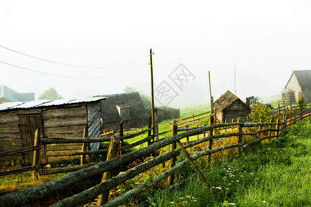 美丽的日出山与白雾旅游背景探索美丽世界喀尔巴阡山脉乌克兰欧图片