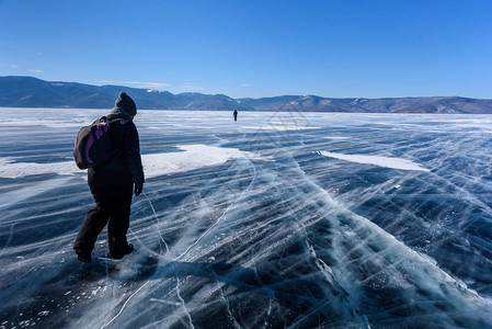 冰冻的贝加尔湖图片