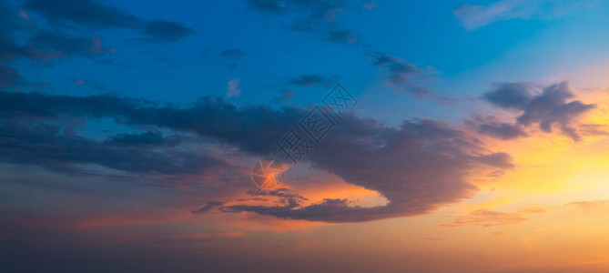 海上的日落或日出天空自然天气氛旅游主题海上日出图片