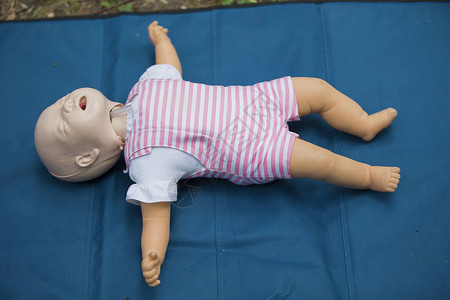 用于急救训练的人体模型孩子训练假人练习人工呼吸图片