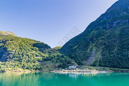 惊险发卡弯查看发夹弯路Mollsbygda到挪威莫尔ogRomsdal县的Gerianger峡湾背景