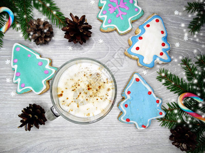圣诞节饼干和姜饼传统食物杯图片