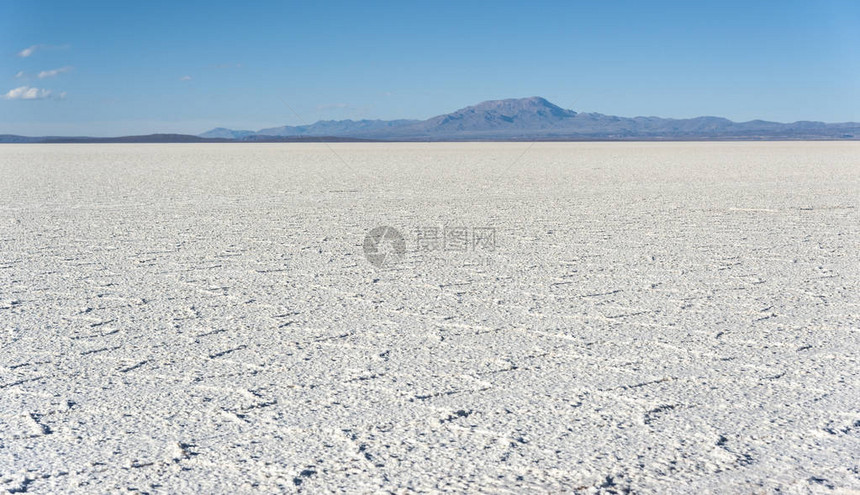 乌尤尼盐沼是世界联合国教科文组织世界遗产中最大的盐滩南美洲玻利维亚图片