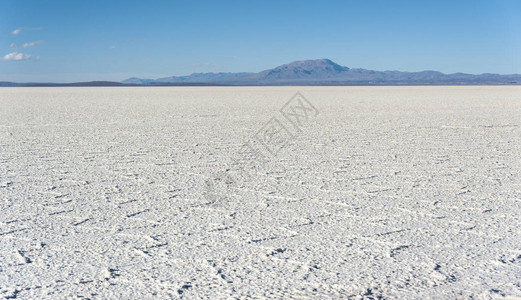 乌尤尼盐沼是世界联合国教科文组织世界遗产中最大的盐滩南美洲玻利维亚图片